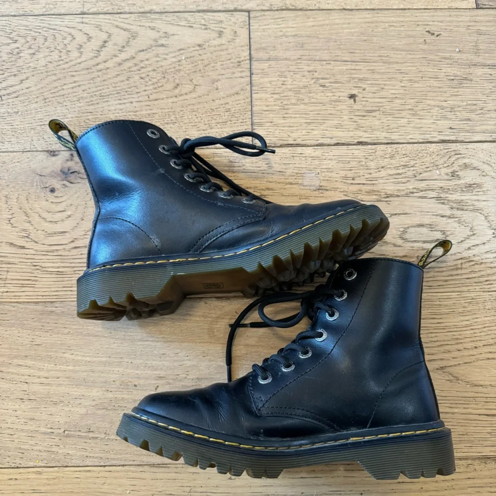 Dr. Martens Luana‎ Boots Black Leather Women’s Size 7